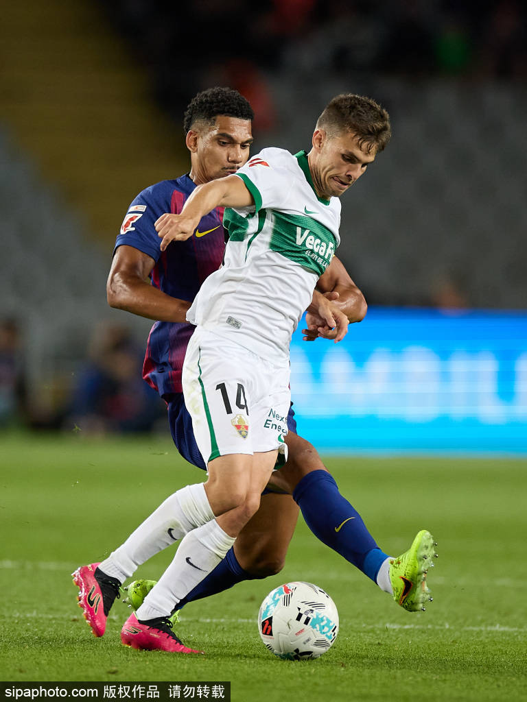 巴塞罗那逆转马德里竞技！奥尔莫关键进球助阵，西甲巅峰对决掀热潮